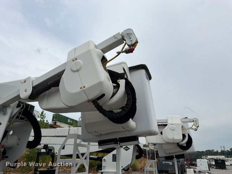 image for item FK3257 Dakota Bodies 168-LB bucket truck bed