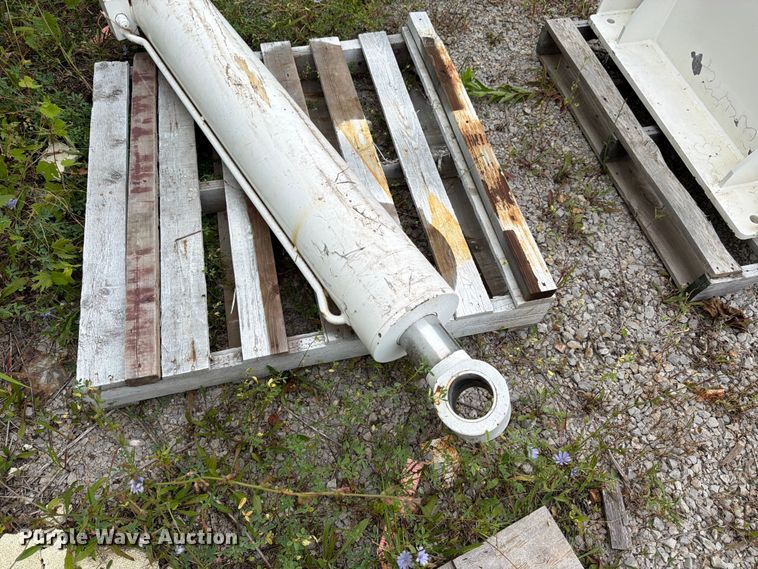 image for item FK3265 truck mounted crane