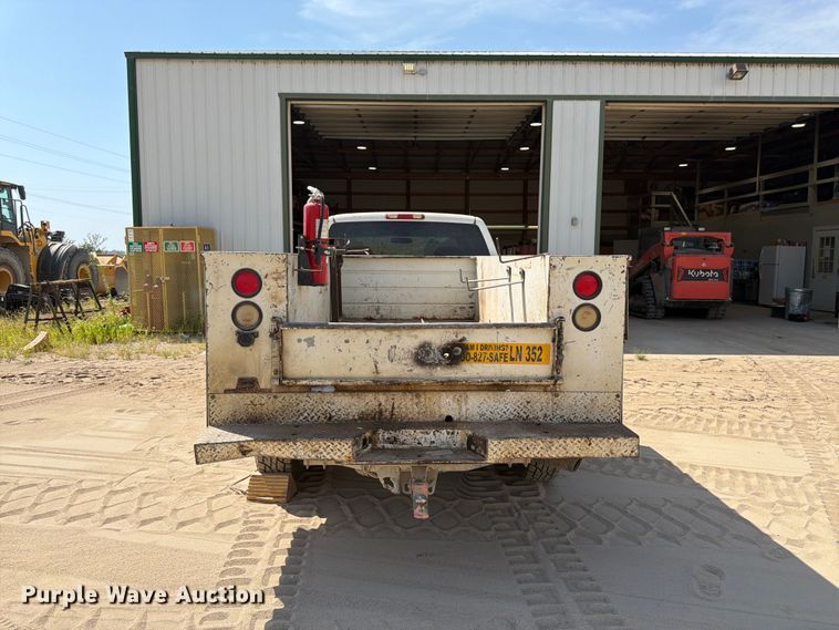 image for item FK3281 2001 Chevrolet Silverado 2500HD Ext. Cab utility bed pickup truck