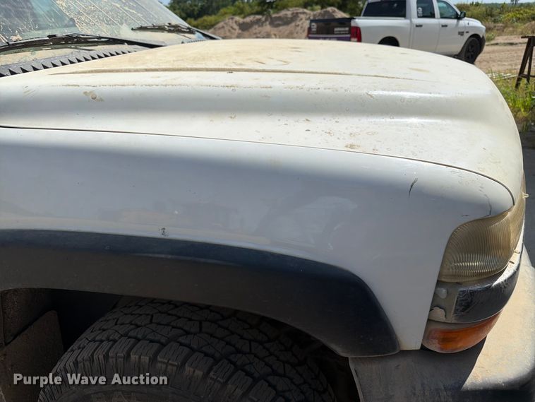 image for item FK3281 2001 Chevrolet Silverado 2500HD Ext. Cab utility bed pickup truck