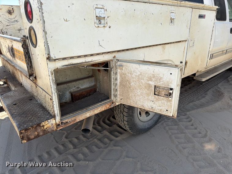 image for item FK3281 2001 Chevrolet Silverado 2500HD Ext. Cab utility bed pickup truck
