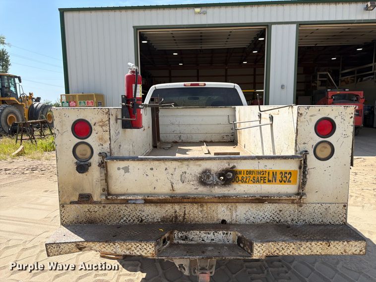 image for item FK3281 2001 Chevrolet Silverado 2500HD Ext. Cab utility bed pickup truck