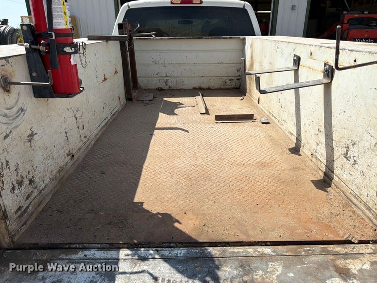 image for item FK3281 2001 Chevrolet Silverado 2500HD Ext. Cab utility bed pickup truck