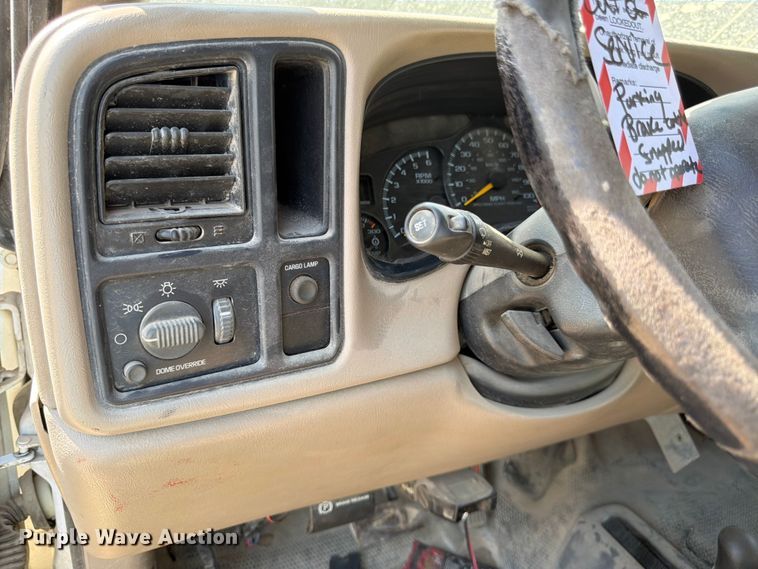 image for item FK3281 2001 Chevrolet Silverado 2500HD Ext. Cab utility bed pickup truck
