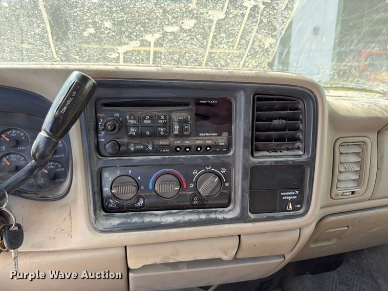image for item FK3281 2001 Chevrolet Silverado 2500HD Ext. Cab utility bed pickup truck