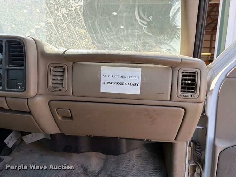 image for item FK3281 2001 Chevrolet Silverado 2500HD Ext. Cab utility bed pickup truck