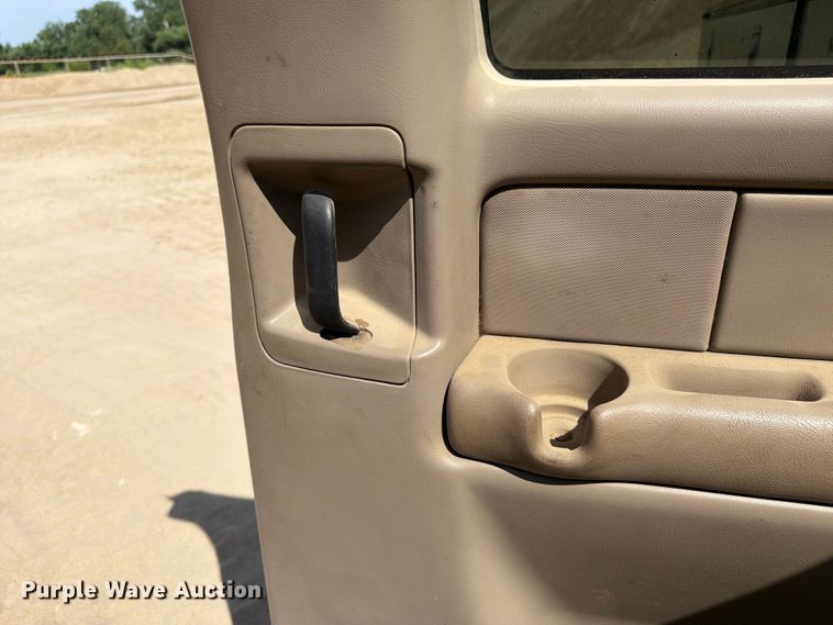 image for item FK3281 2001 Chevrolet Silverado 2500HD Ext. Cab utility bed pickup truck
