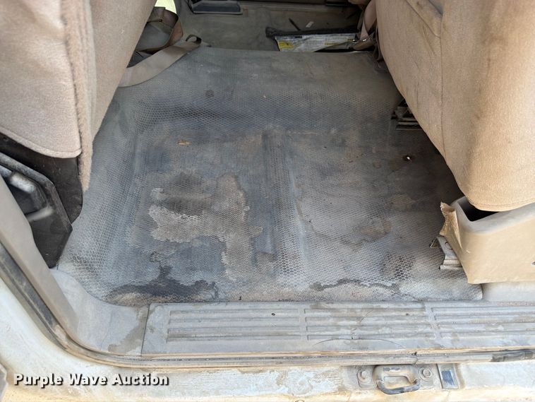 image for item FK3281 2001 Chevrolet Silverado 2500HD Ext. Cab utility bed pickup truck