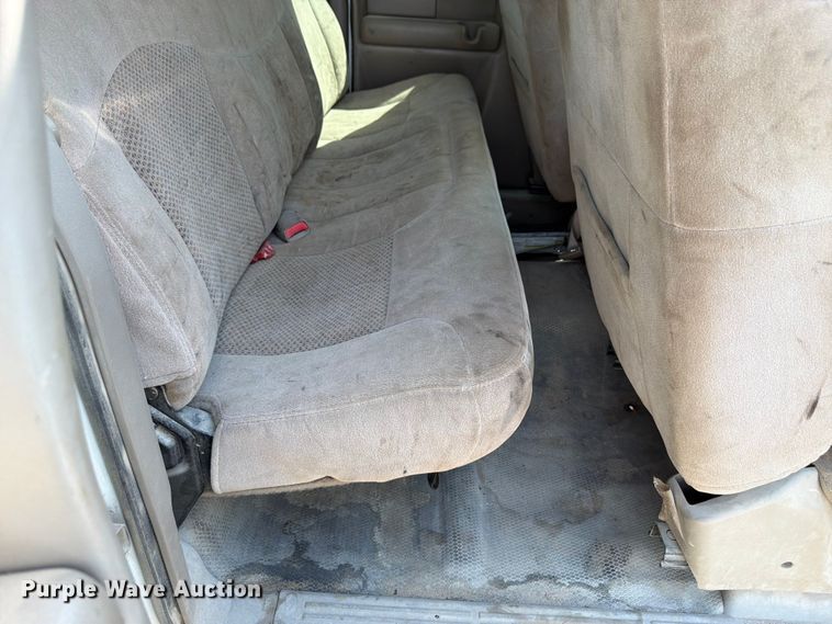 image for item FK3281 2001 Chevrolet Silverado 2500HD Ext. Cab utility bed pickup truck
