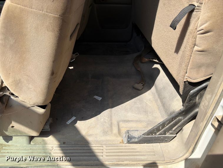 image for item FK3281 2001 Chevrolet Silverado 2500HD Ext. Cab utility bed pickup truck