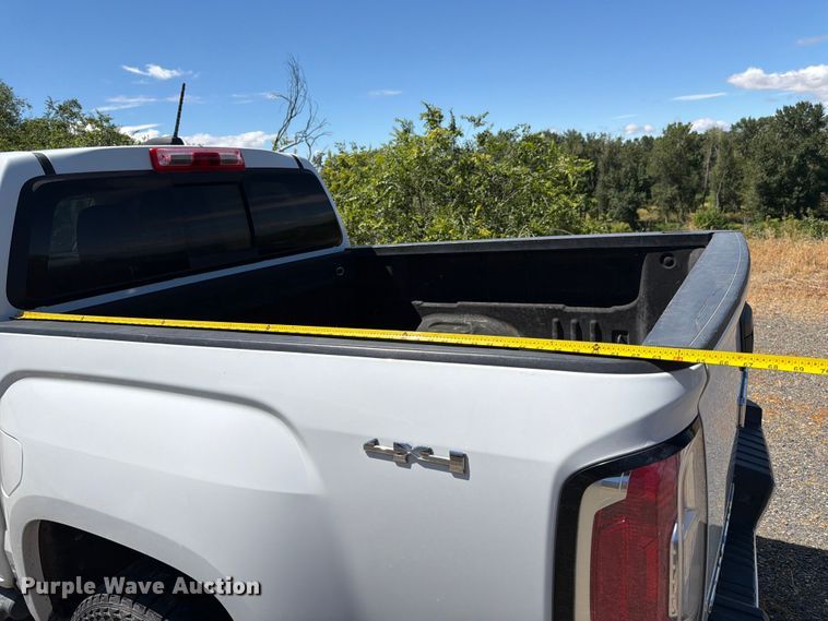 image for item FK4524 2020 GMC Canyon Crew Cab pickup truck