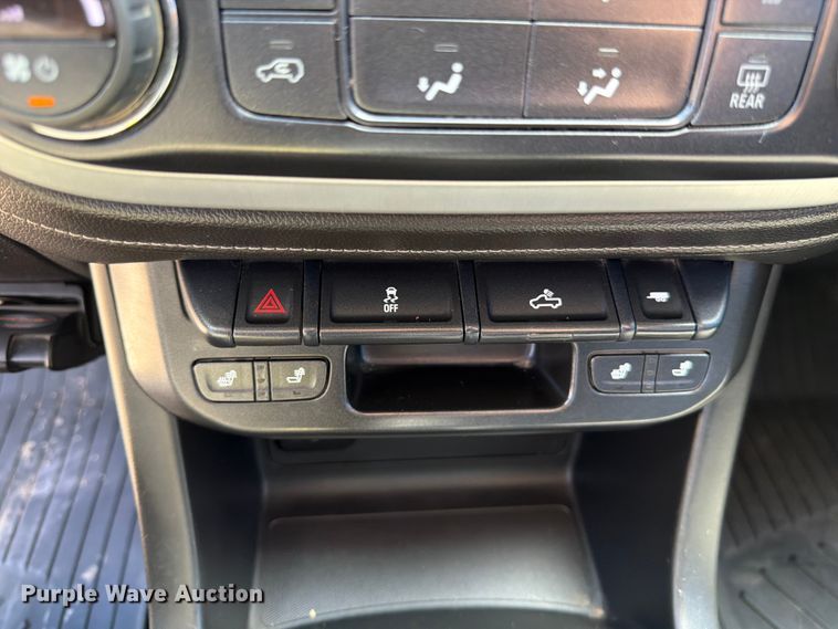 image for item FK4524 2020 GMC Canyon Crew Cab pickup truck