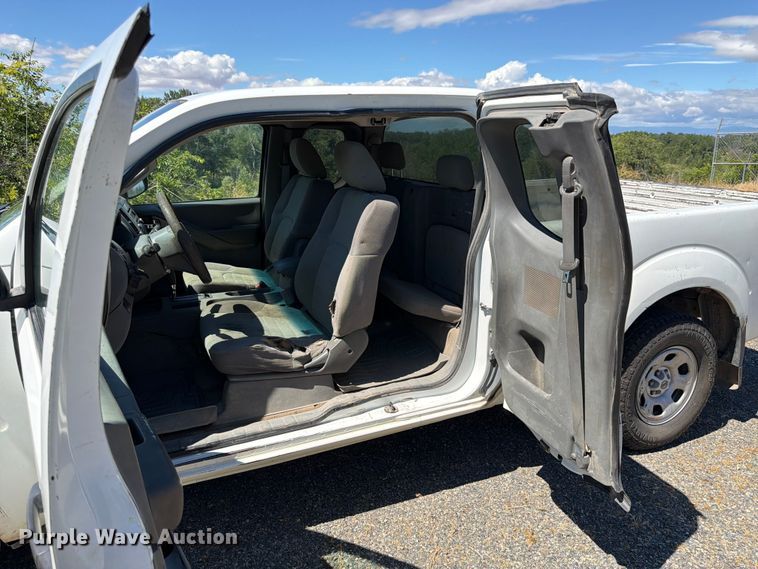 image for item FK4525 2014 Nissan Frontier Ext. Cab pickup truck