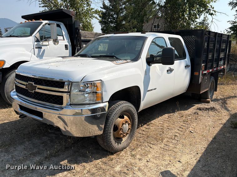 2011 Chevrolet Silverado 3500HD Crew Cab flatbed pickup truck