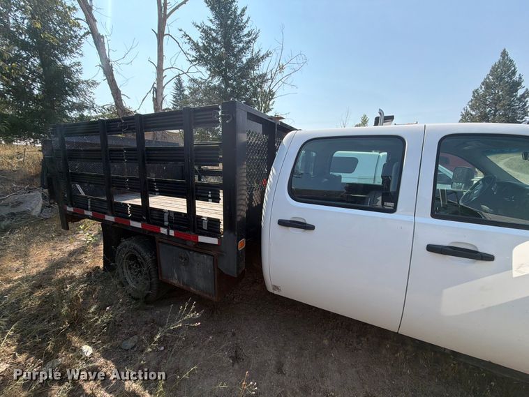 image for item FK4558 2011 Chevrolet Silverado 3500HD Crew Cab flatbed pickup truck