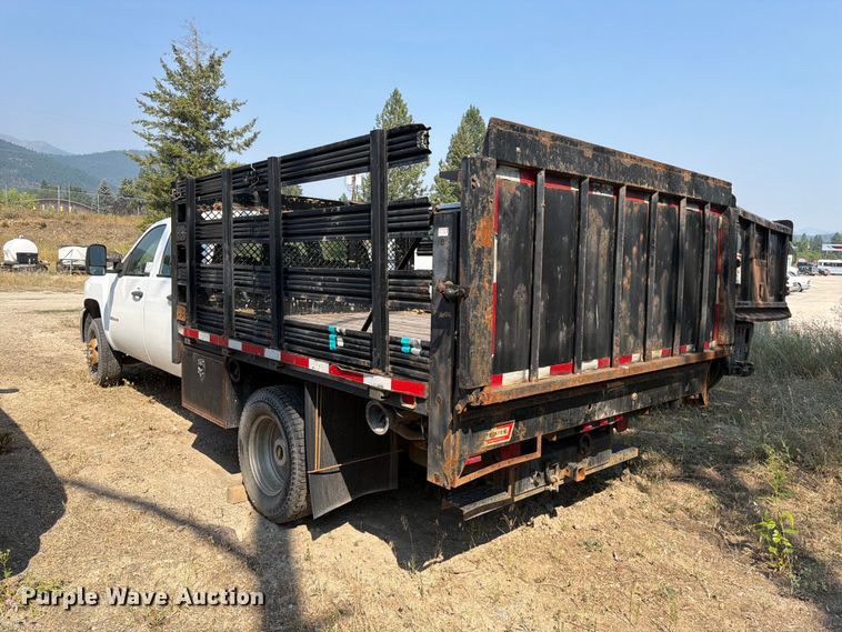 image for item FK4558 2011 Chevrolet Silverado 3500HD Crew Cab flatbed pickup truck