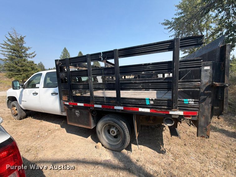 image for item FK4558 2011 Chevrolet Silverado 3500HD Crew Cab flatbed pickup truck