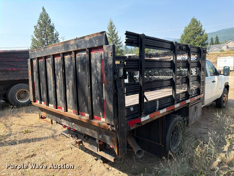 image for item FK4558 2011 Chevrolet Silverado 3500HD Crew Cab flatbed pickup truck