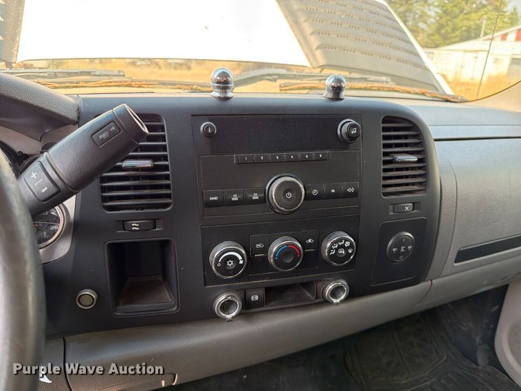 image for item FK4558 2011 Chevrolet Silverado 3500HD Crew Cab flatbed pickup truck