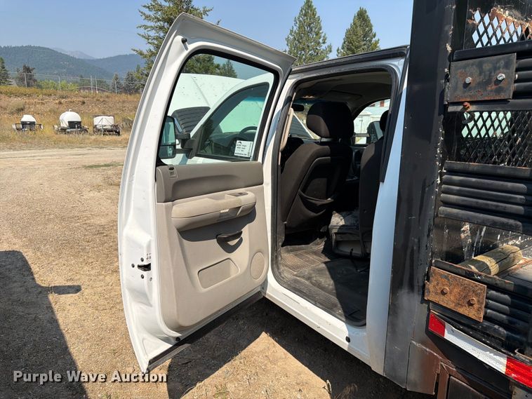 image for item FK4558 2011 Chevrolet Silverado 3500HD Crew Cab flatbed pickup truck