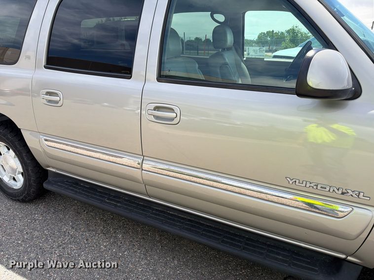 image for item FM7536 2004 GMC Yukon XL SUV