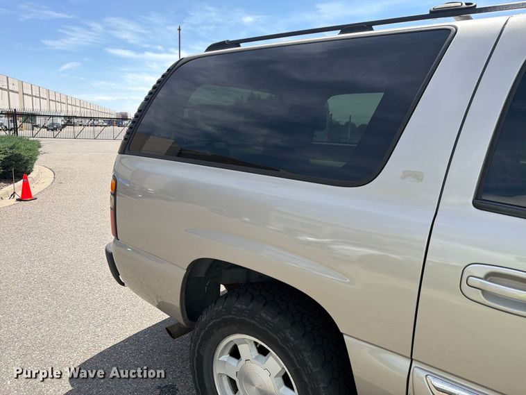 image for item FM7536 2004 GMC Yukon XL SUV