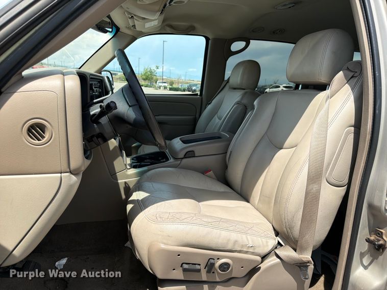 image for item FM7536 2004 GMC Yukon XL SUV
