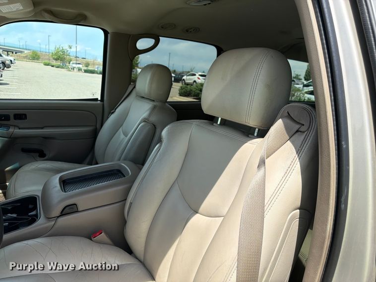 image for item FM7536 2004 GMC Yukon XL SUV