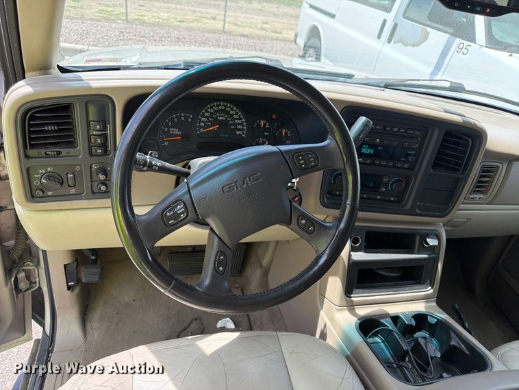 image for item FM7536 2004 GMC Yukon XL SUV