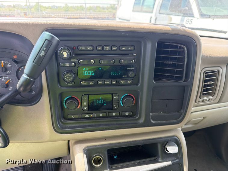 image for item FM7536 2004 GMC Yukon XL SUV