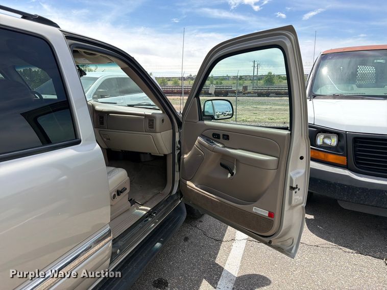 image for item FM7536 2004 GMC Yukon XL SUV