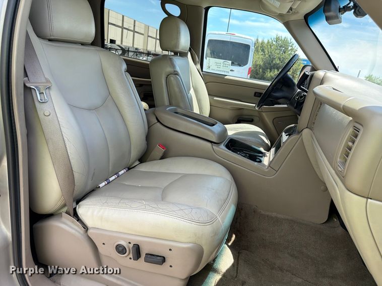 image for item FM7536 2004 GMC Yukon XL SUV