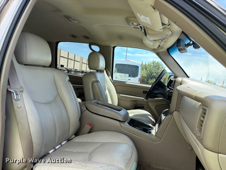 image for item FM7536 2004 GMC Yukon XL SUV