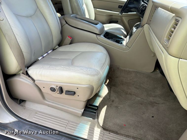 image for item FM7536 2004 GMC Yukon XL SUV