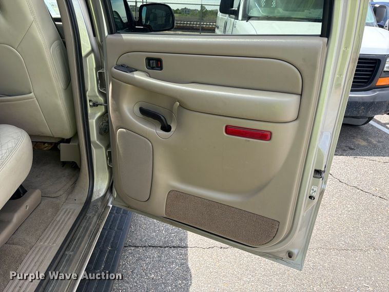 image for item FM7536 2004 GMC Yukon XL SUV