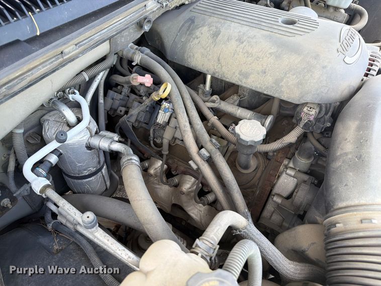 image for item FM7536 2004 GMC Yukon XL SUV