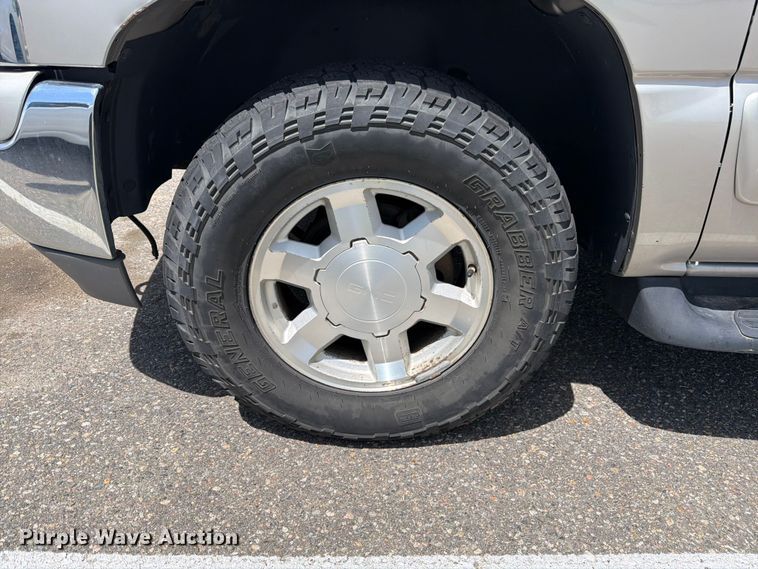 image for item FM7536 2004 GMC Yukon XL SUV