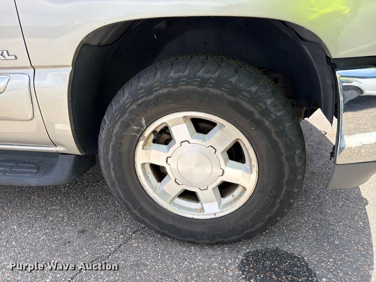 image for item FM7536 2004 GMC Yukon XL SUV