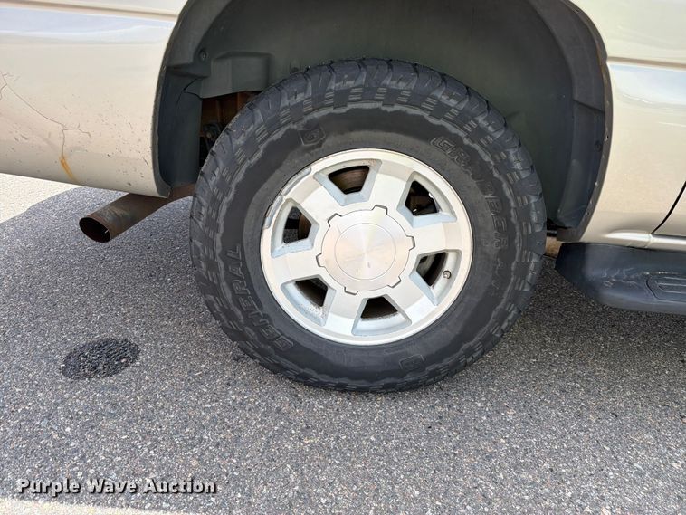 image for item FM7536 2004 GMC Yukon XL SUV
