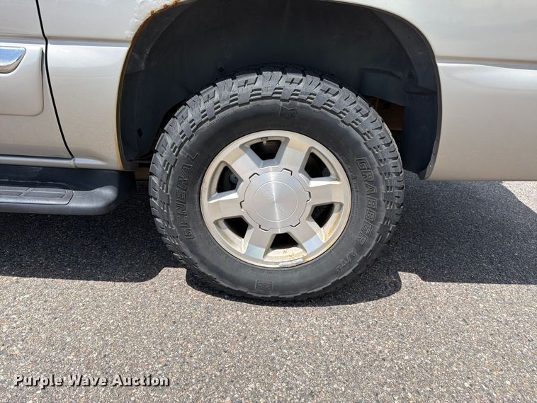 image for item FM7536 2004 GMC Yukon XL SUV