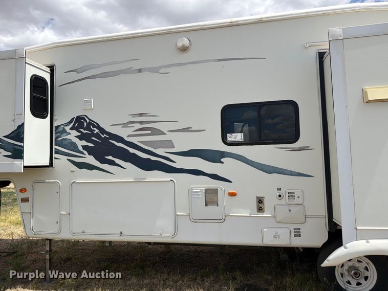 image for item FM7599 2005 Keystone camper