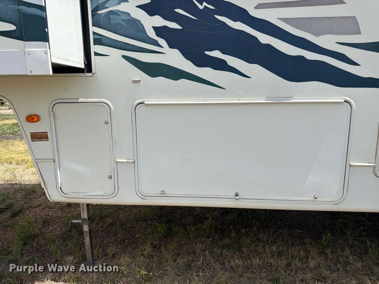 image for item FM7599 2005 Keystone camper