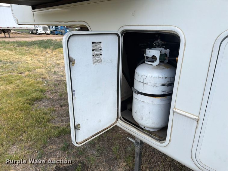 image for item FM7599 2005 Keystone camper
