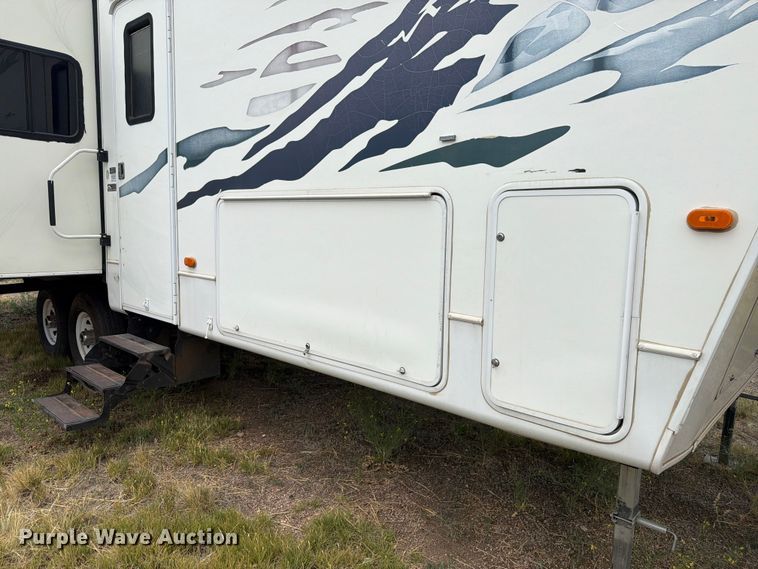 image for item FM7599 2005 Keystone camper
