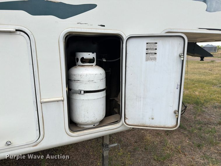 image for item FM7599 2005 Keystone camper