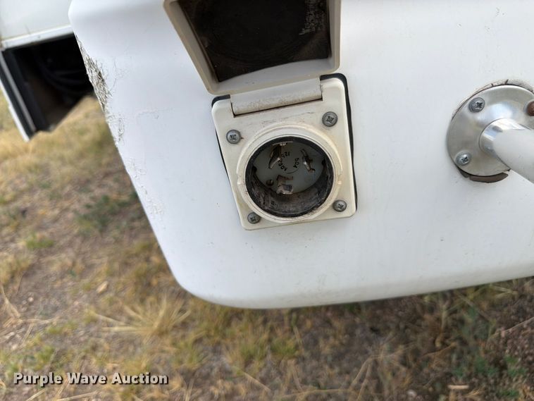 image for item FM7599 2005 Keystone camper