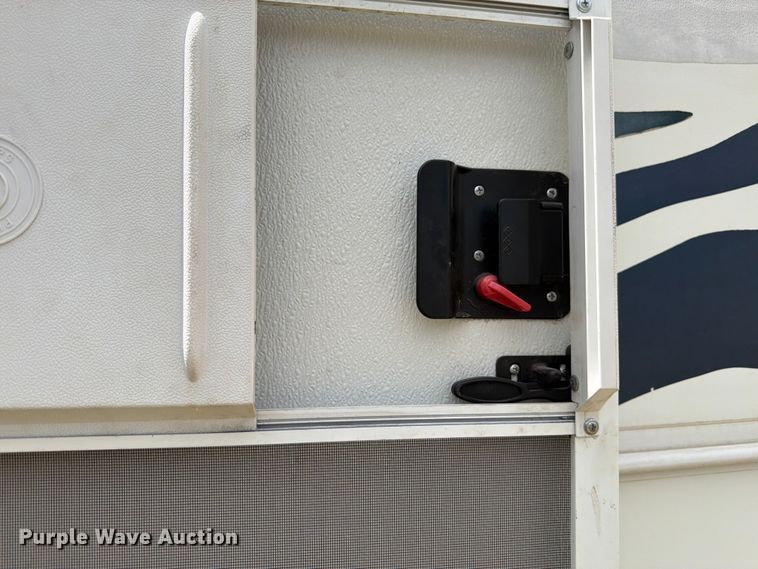 image for item FM7599 2005 Keystone camper