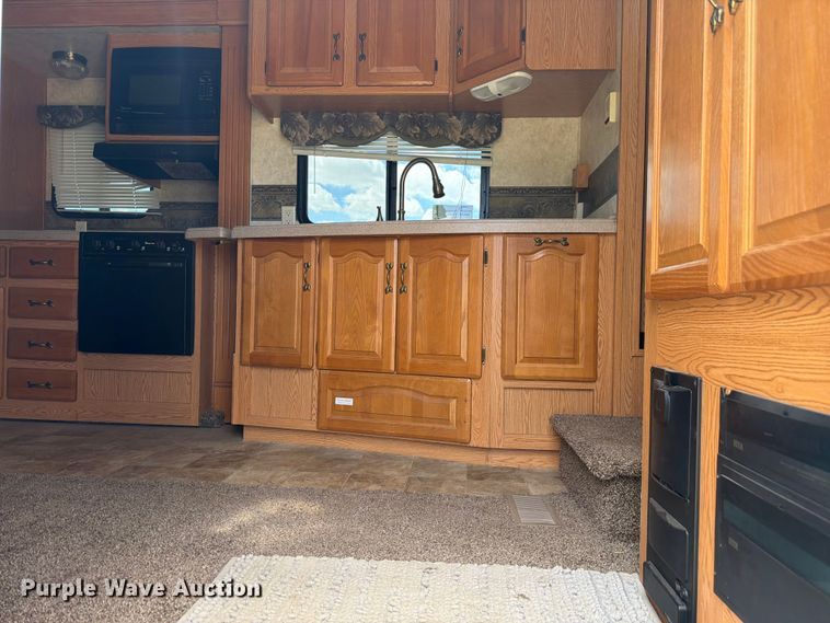 image for item FM7599 2005 Keystone camper