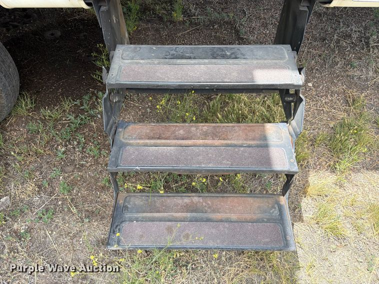 image for item FM7599 2005 Keystone camper