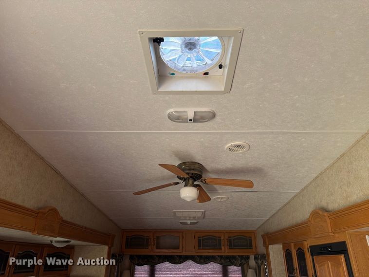 image for item FM7599 2005 Keystone camper